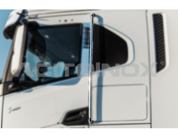 Door Bars Couple