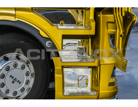 Steps protection | Man TGX Euro 6