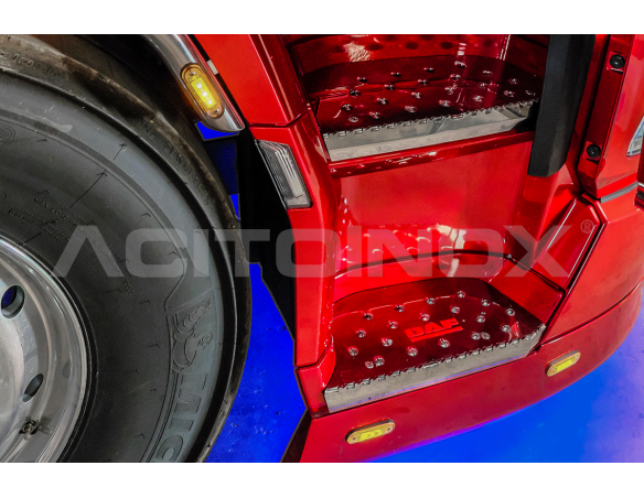 Gradini cabina con scritta Daf Retro illuminata | DAF XG+, XG
