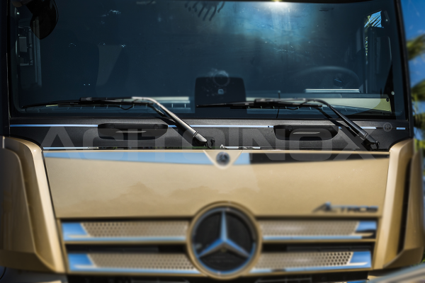Applicazione maniglioni vetro | Mercedes Actros 5