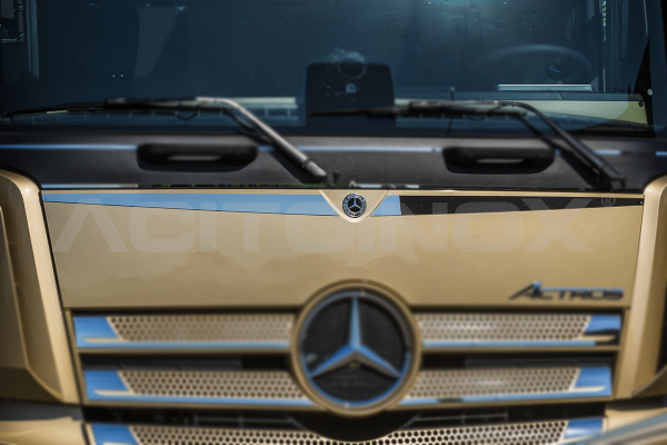 Upper mask application | Mercedes Actros 5