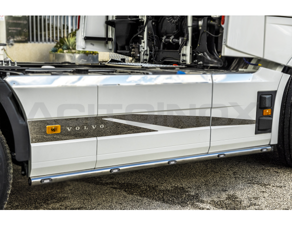 Applicazione fasce carena | Volvo FH AERO