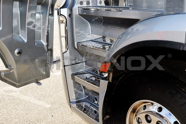 Steps protection | Mercedes Actros MP4