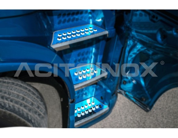 Cabin steps cover | Volvo FH4