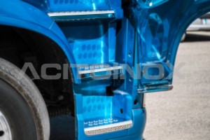 4pcs Acier Inoxydable Poli Cabine Porte Décoration Emblème pour Volvo  Camion Fh